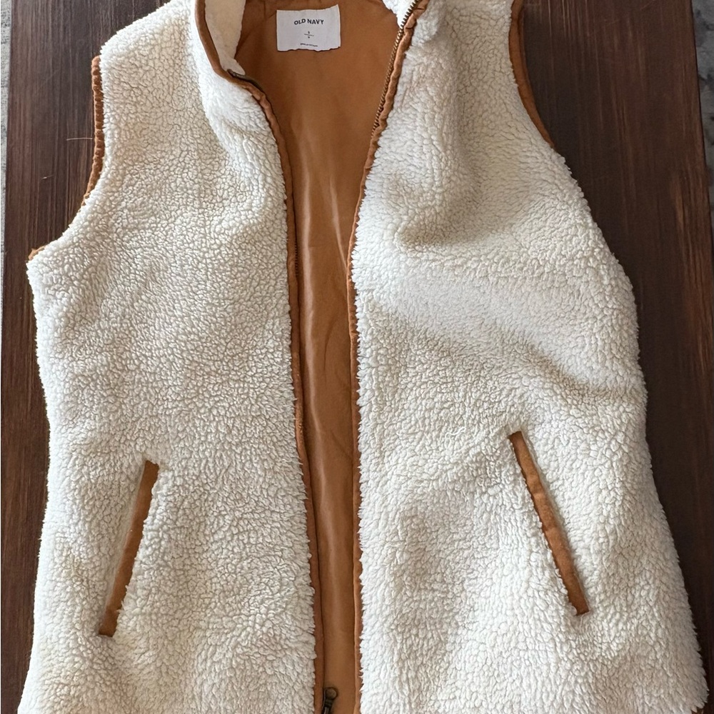 Old Navy Women's Cream Sherpa Vest